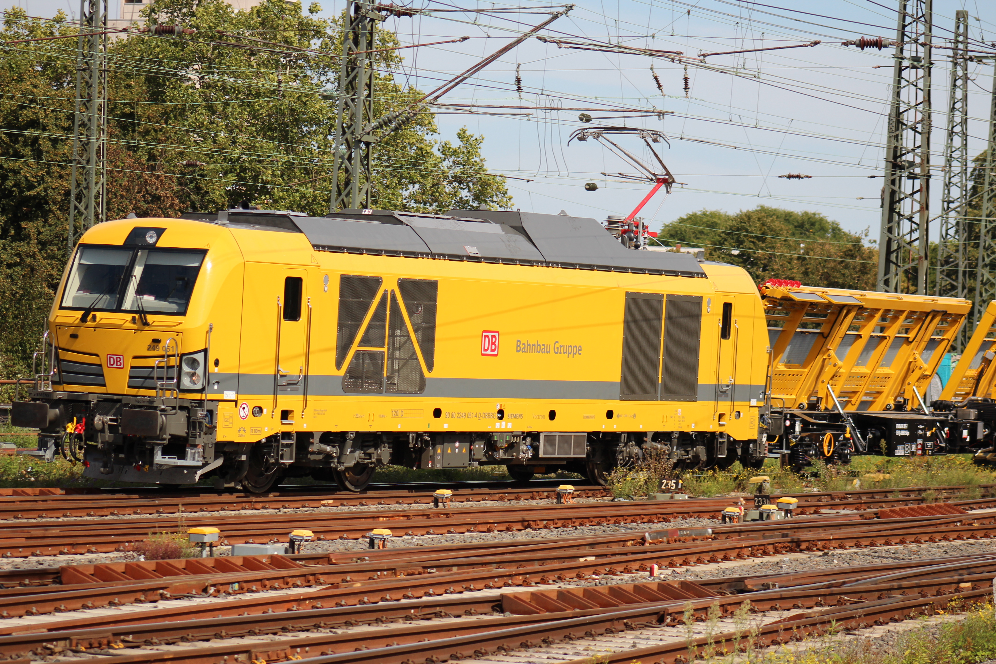 Hier wäre eigentlich eine DualMode Vectron der Bahnbaugruppe