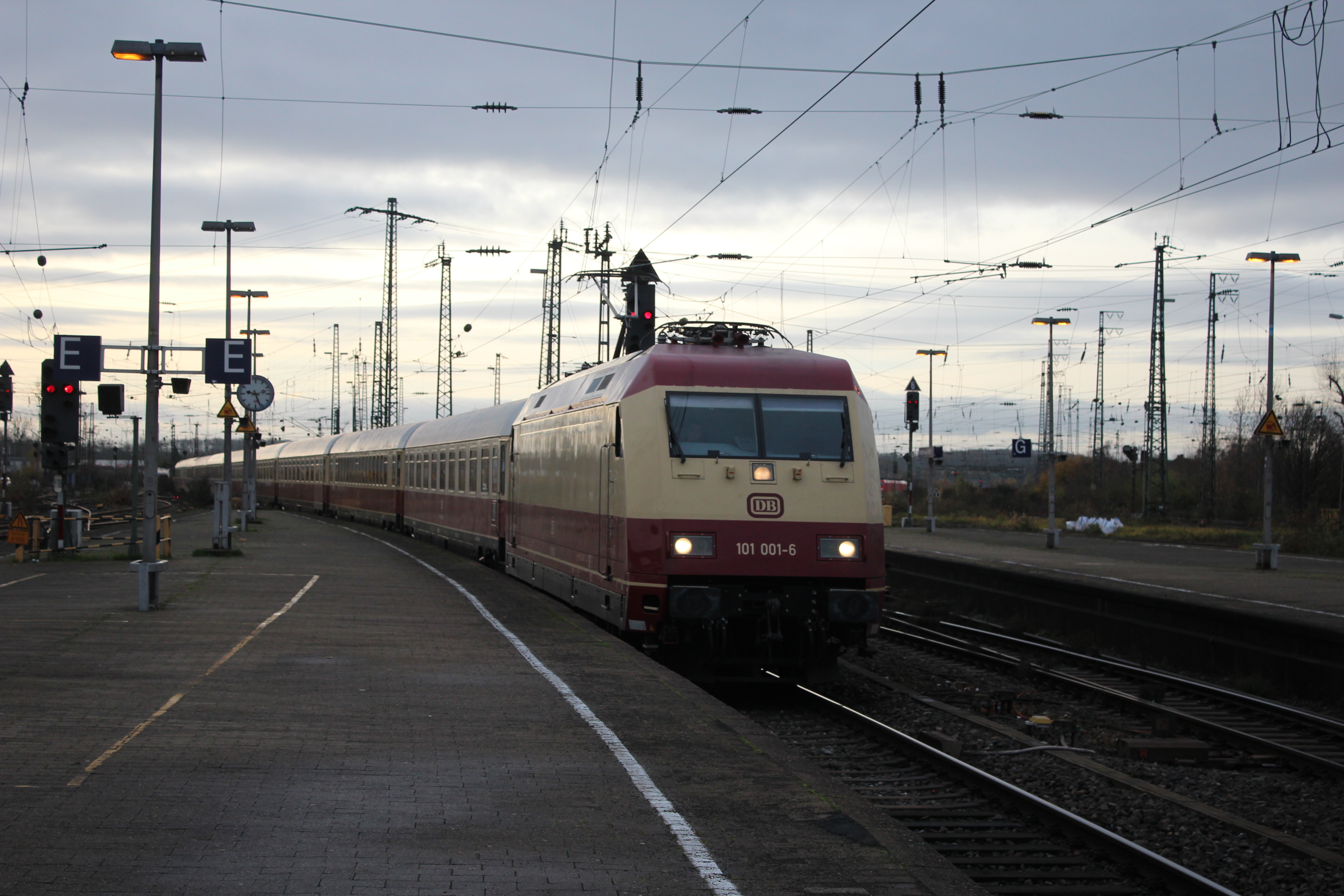 hier sollte eigentlich die 101 001-6 sein...